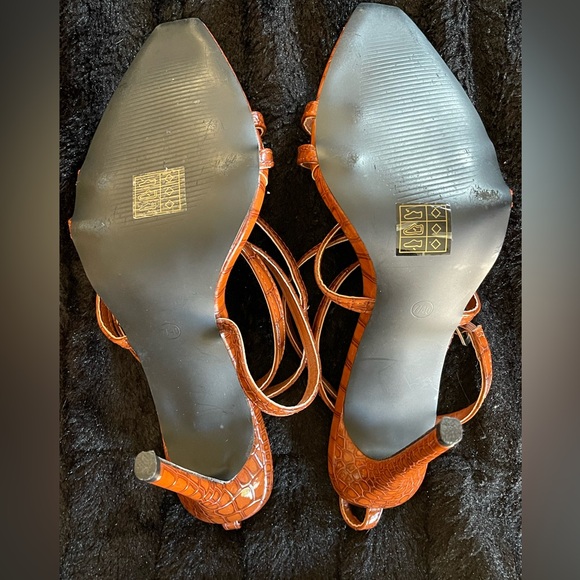 Boohoo Women's Brown Strappy Heels. Size 7 - Picture 7 of 7